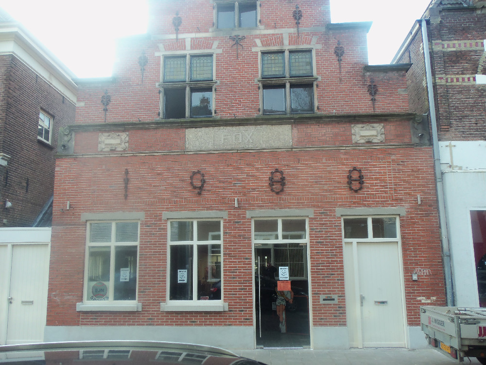 Historische topgevel met metselwerkdetails aan de Drienerstraat in Hengelo
